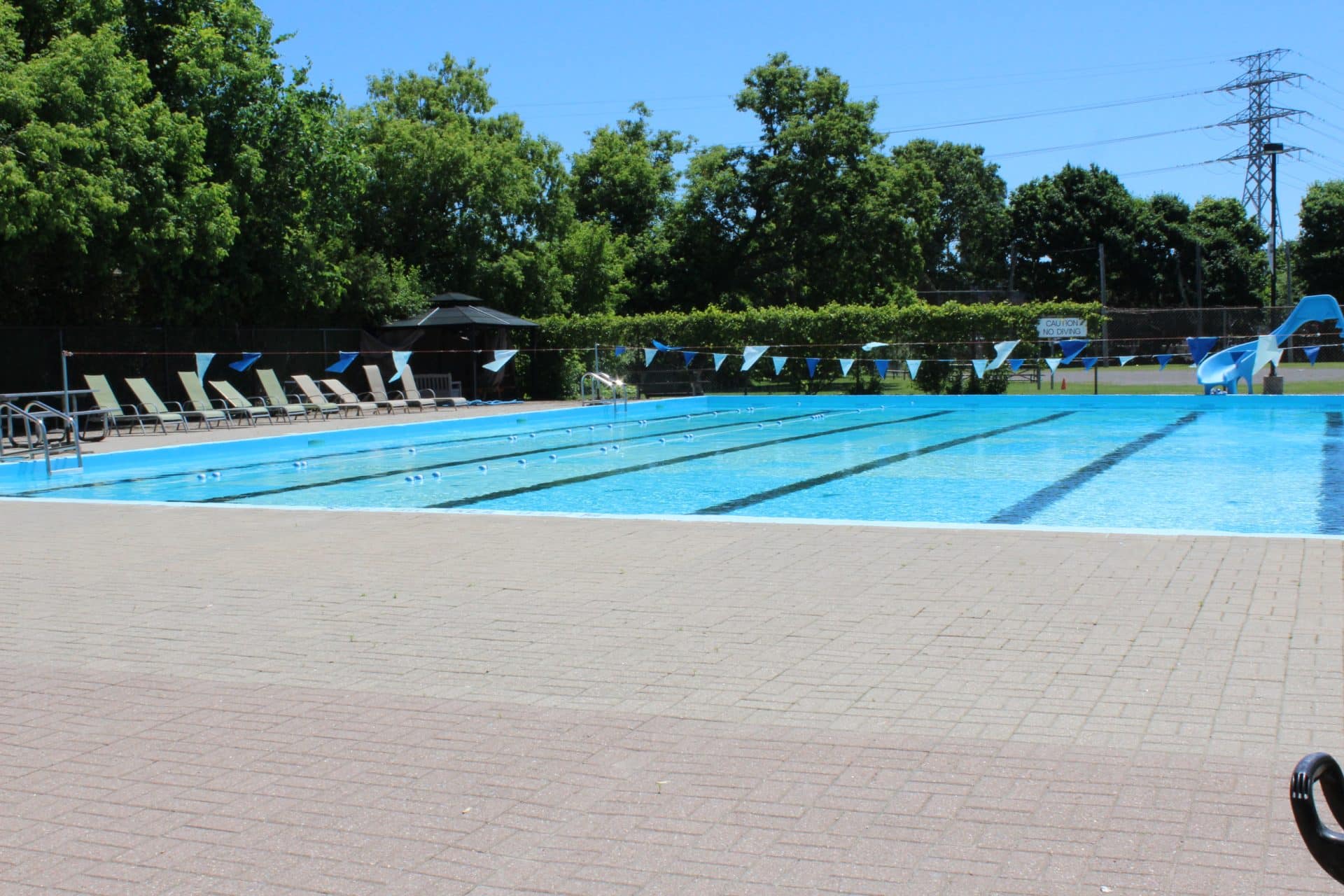 An empty outdoor swimming pool on a sunny day